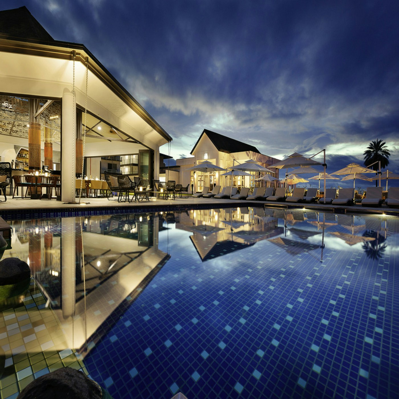 Poolside atmosphere · illustrative photography